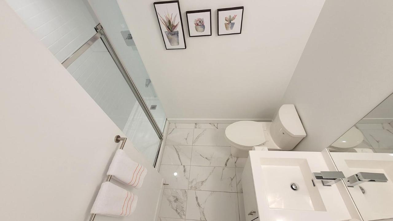 Lovely 3 Bedrooms In University Of โตรอนโต ภายนอก รูปภาพ
