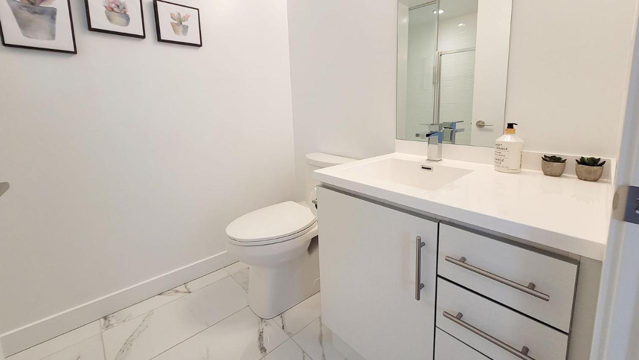 Lovely 3 Bedrooms In University Of โตรอนโต ภายนอก รูปภาพ