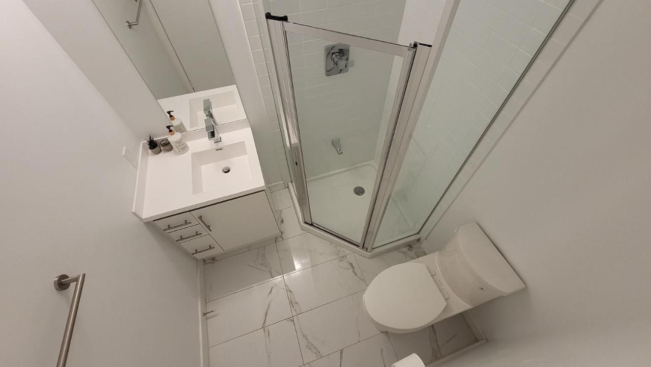 Lovely 3 Bedrooms In University Of โตรอนโต ภายนอก รูปภาพ